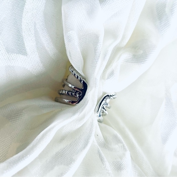 NWOT Mickey Mouse Adjustable Ring - Perfect Gift for Women, Girls, or Boys - Picture 4 of 13